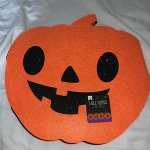 New Halloween pumpkin table runner 1 Ct